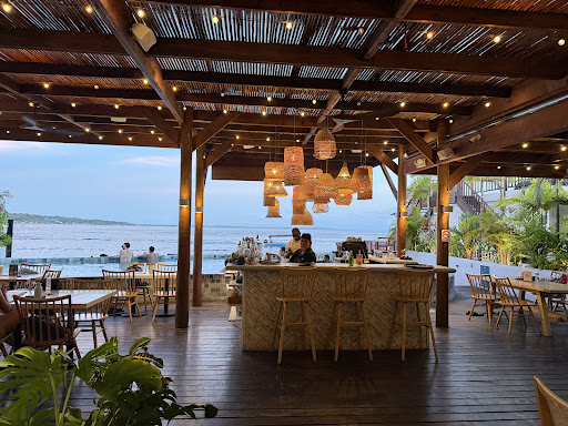 Merén Pool Club & Restaurant